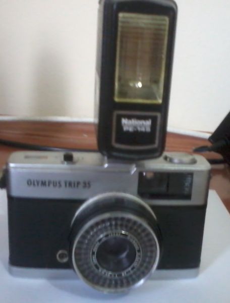 Máquina Fotográfica Olympus Trip 35 Mm – Com Flash